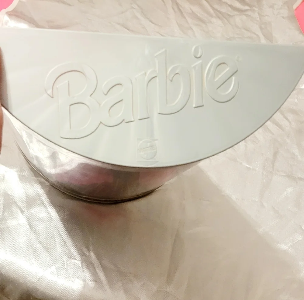 1998 Happy Holidays Special Edition Barbie Doll from Mattel. Rare Misprint